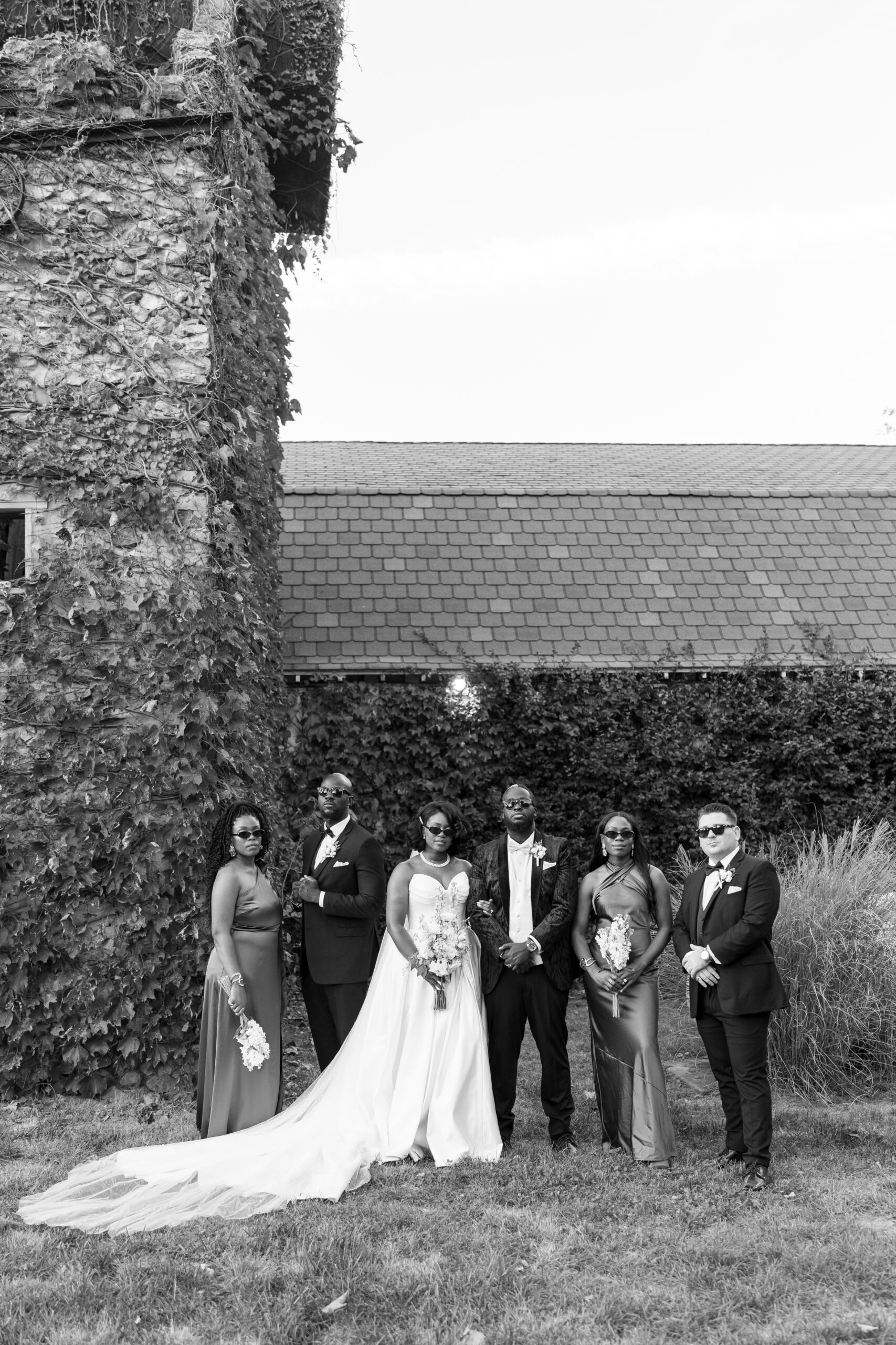 Full wedding party photo in front of Haseltine Estate mansion