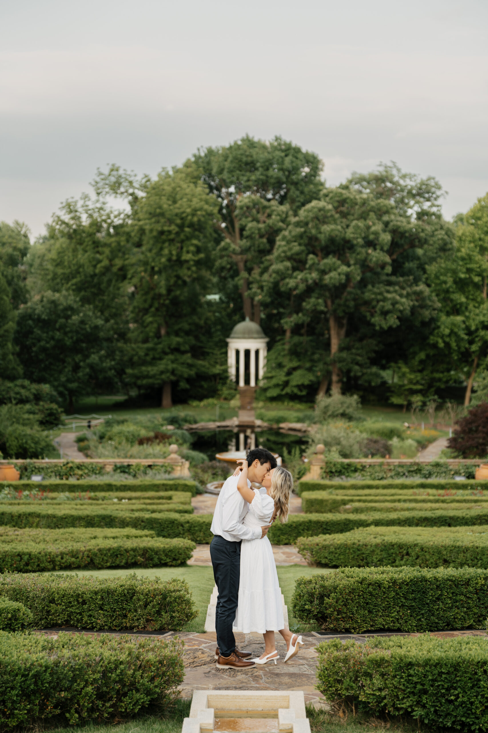 Tulsa wedding photos at Philbrook Museum with gardens