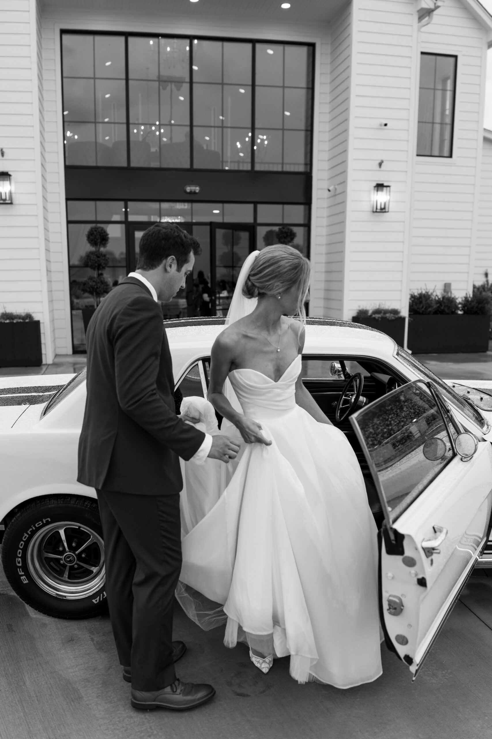 Romantic couple portraits at Oklahoma wedding