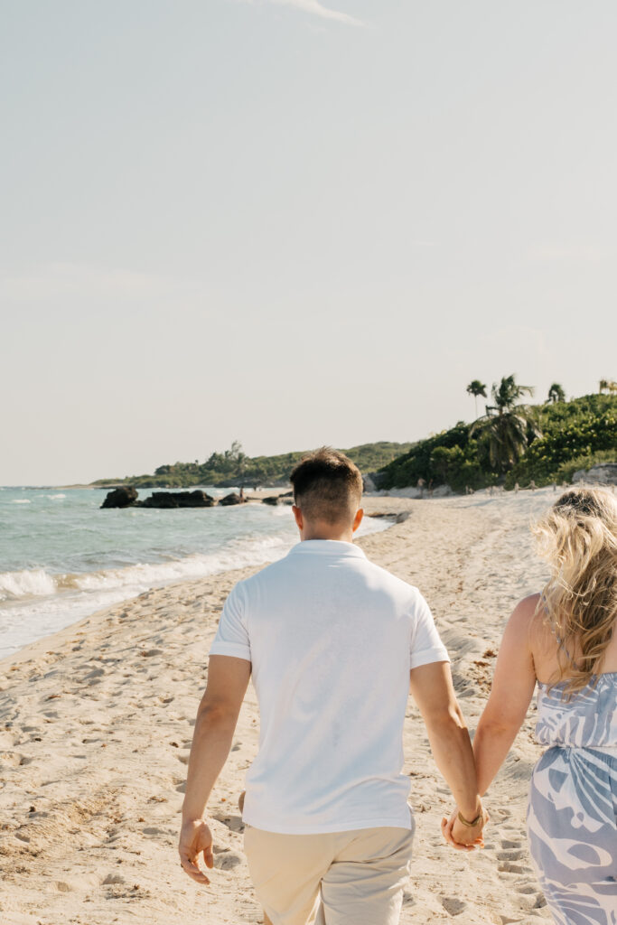 Romantic beach portraits captured in Playa del Carmen